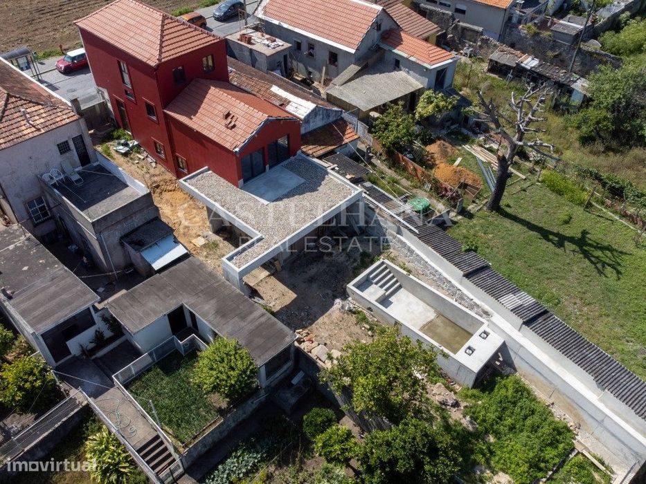 Moradia Chave na Mão T5 com 4 suites, piscina, jardim e vistas da c...
