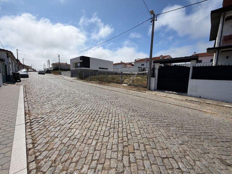 Terreno para Construção com Projeto Aprovado para Moradia