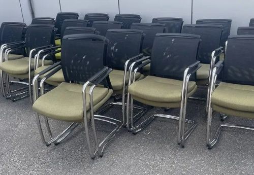 Офисные столы и кресла