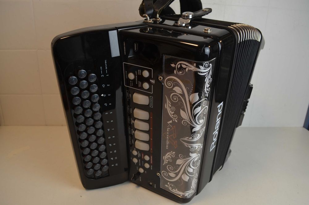 Vendo Concertina Roland FR 18
