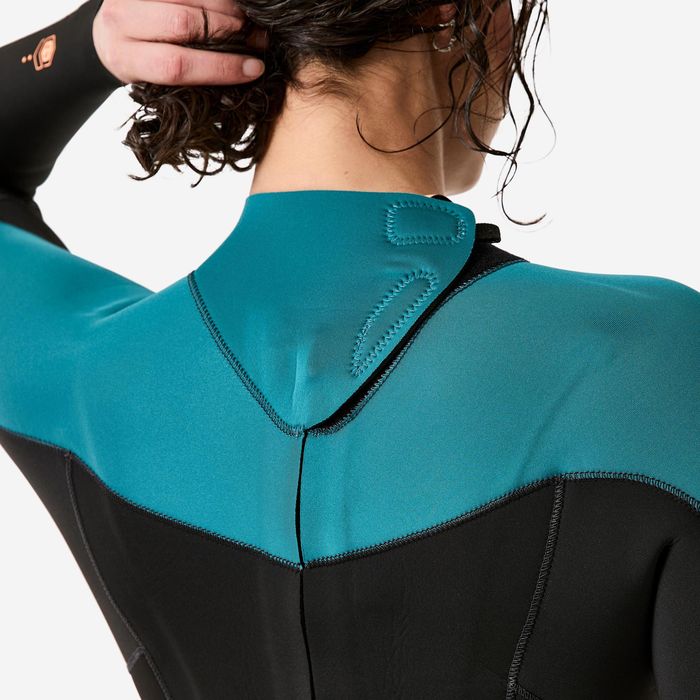 FATO DE SURF 500 MULHER 4/3 PRETO E VERDE FECHO ATRÁS