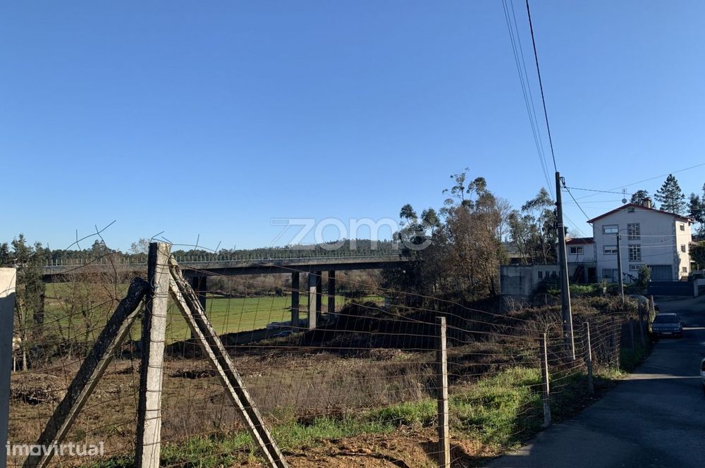 Terreno urbano na freguesia da Pousa, no concelho de Barcelos