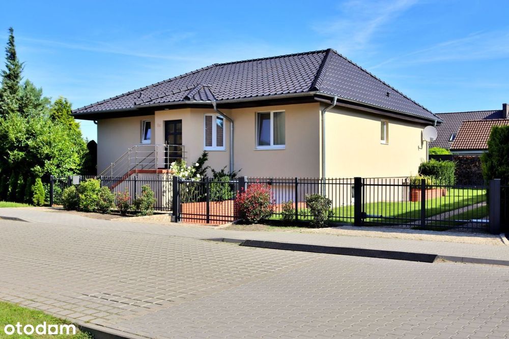Urokliwy dom nad jeziorem