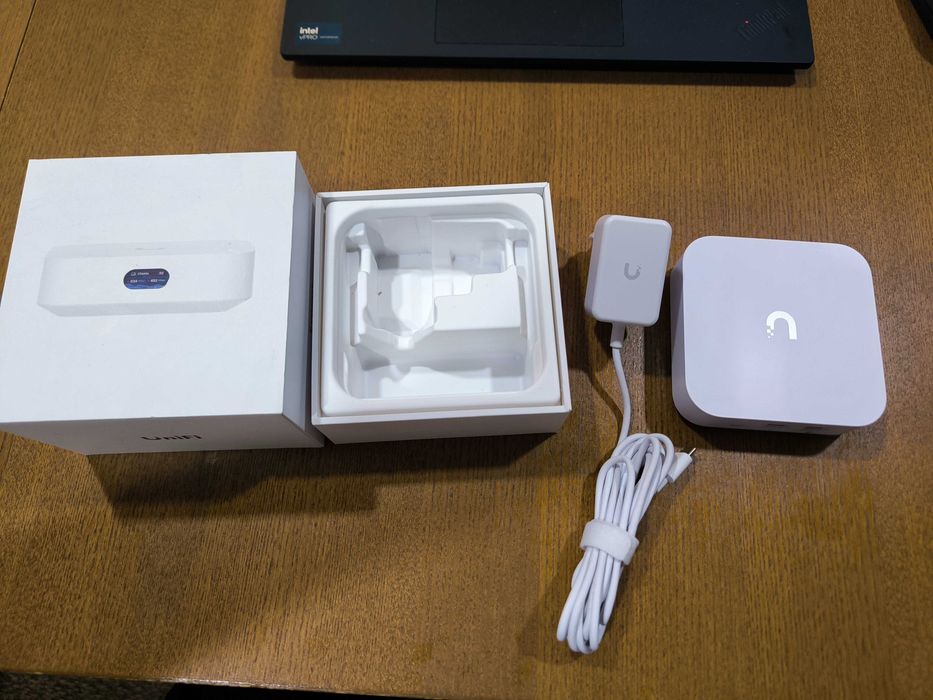 UniFi Express 7 - 10G Cloud Gateway with integrated WiFi 7