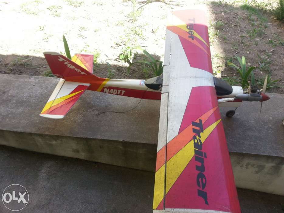 Avião thunder Tiger