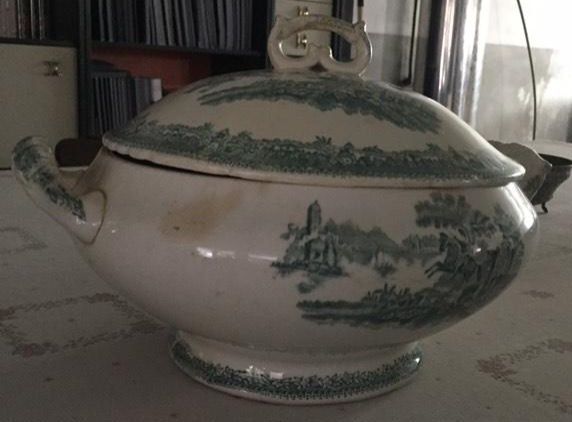 Terrina antiga "cavalinho"/Sacavém