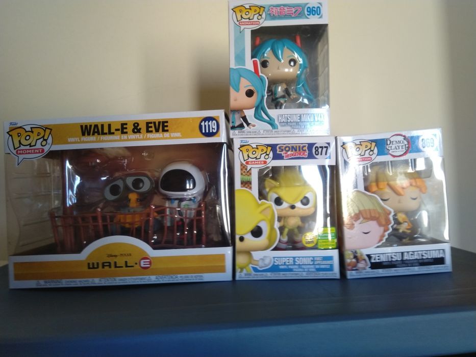 Funko pops wall -e e outros