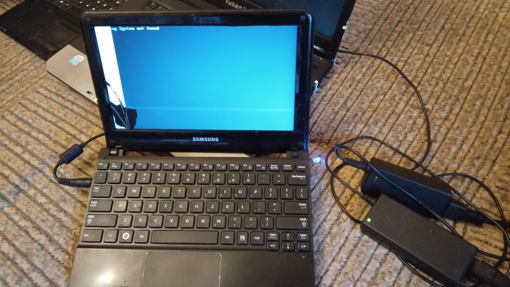 Laptopy Samsung nc110 packard bell hp uszkodzone