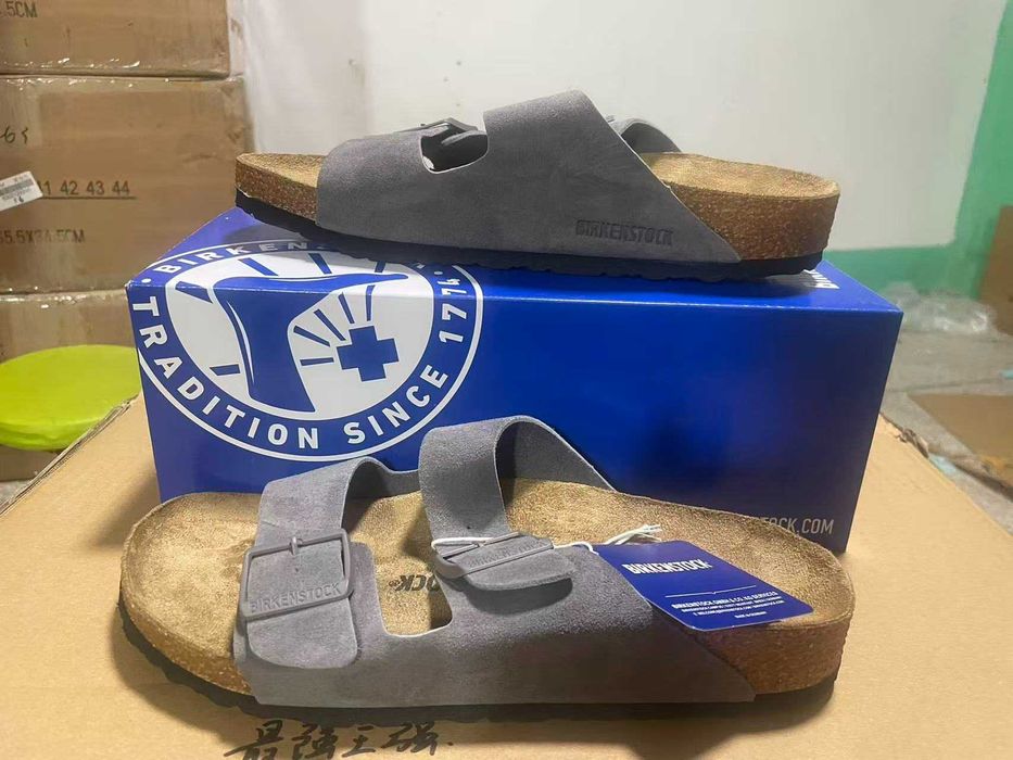 Birkenstock_Arizona_Soft_Footbed_Suede_Leather_Basalt_Gray_Tonal_R.42