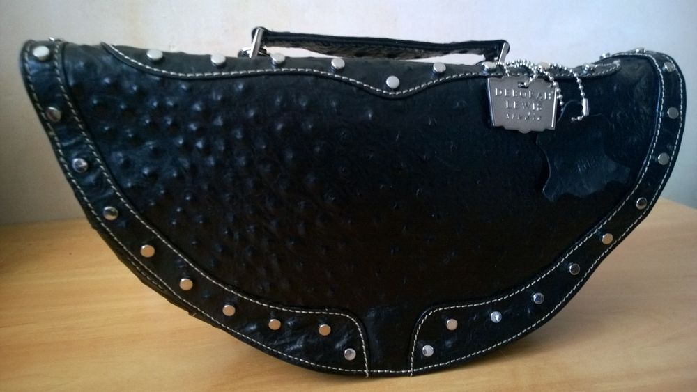 Сумка-седло из страусиной кожи Genuine Leather, Deborah Lewis. Италия
