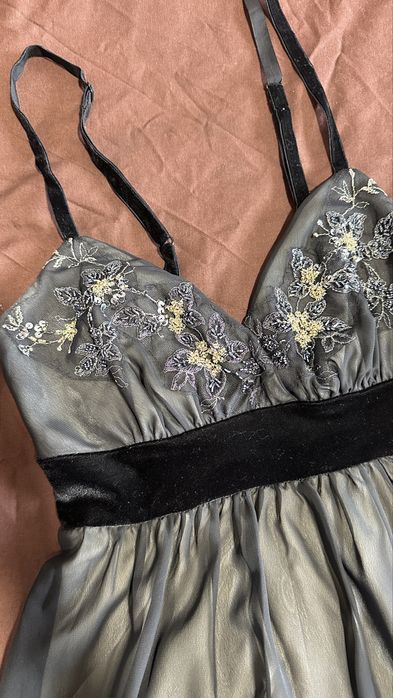 Вечірня жіноча сукня