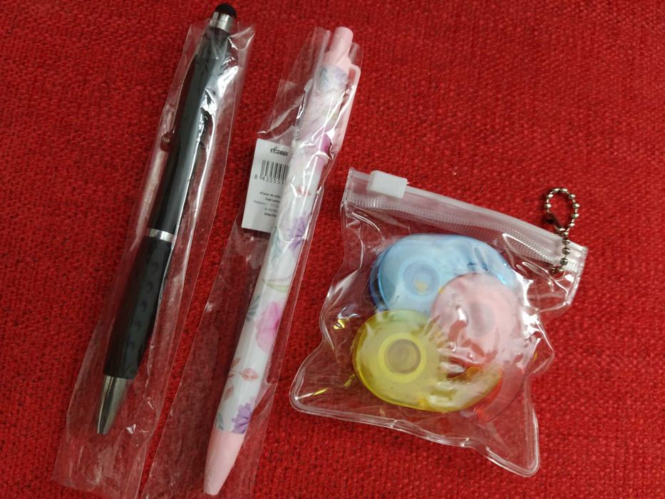 Set of 2 pens + 3 adhesive tape holders