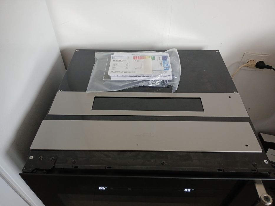 Новий Холодильник для вина smeg cvi338xs з Німеччини