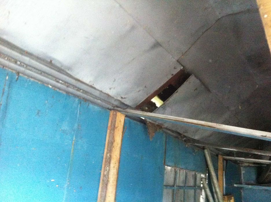 гараж металический- домик на дачю