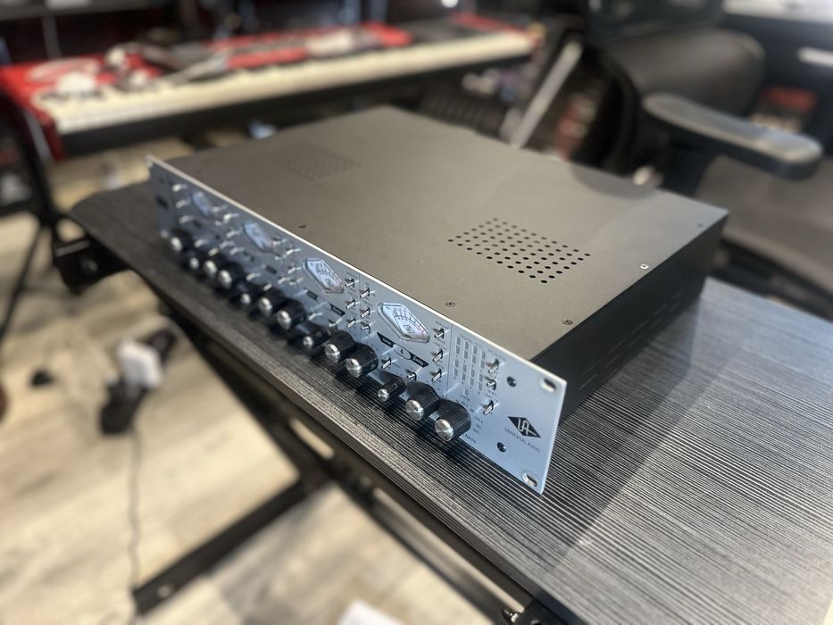 Universal Audio 4-710 4-kanałowy preamp mikrofonowy