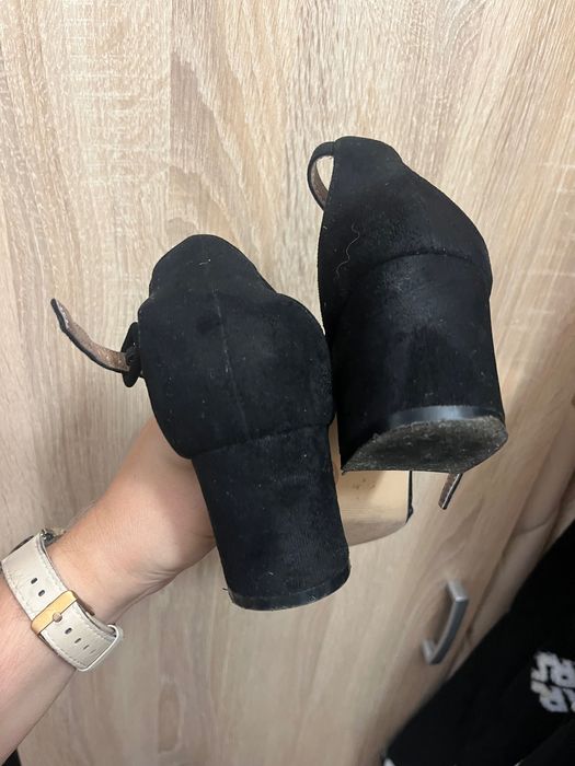 Buty damskie na koturnie