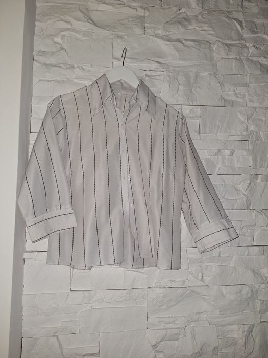 Biała bluzka w czarne paski