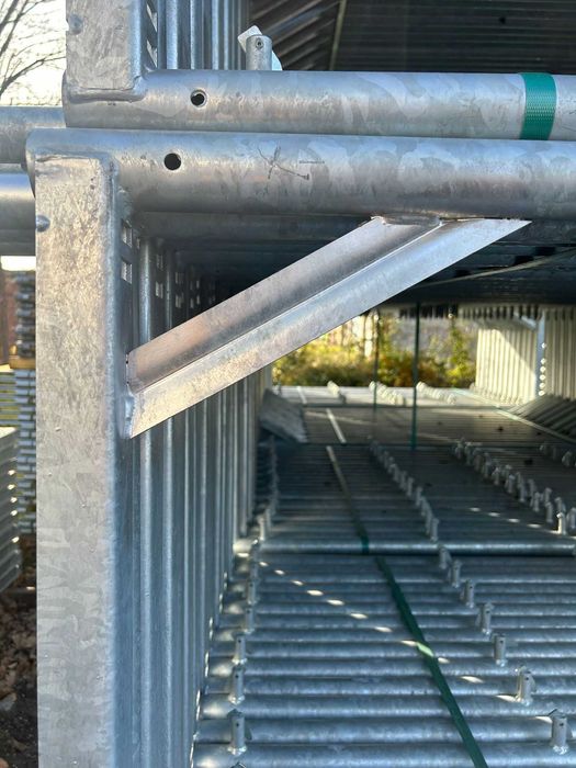Nowe rusztowanie elewacyjne stalowe  budowlane typ BOSTA 8,3 m x 9 m =  74,7 m2