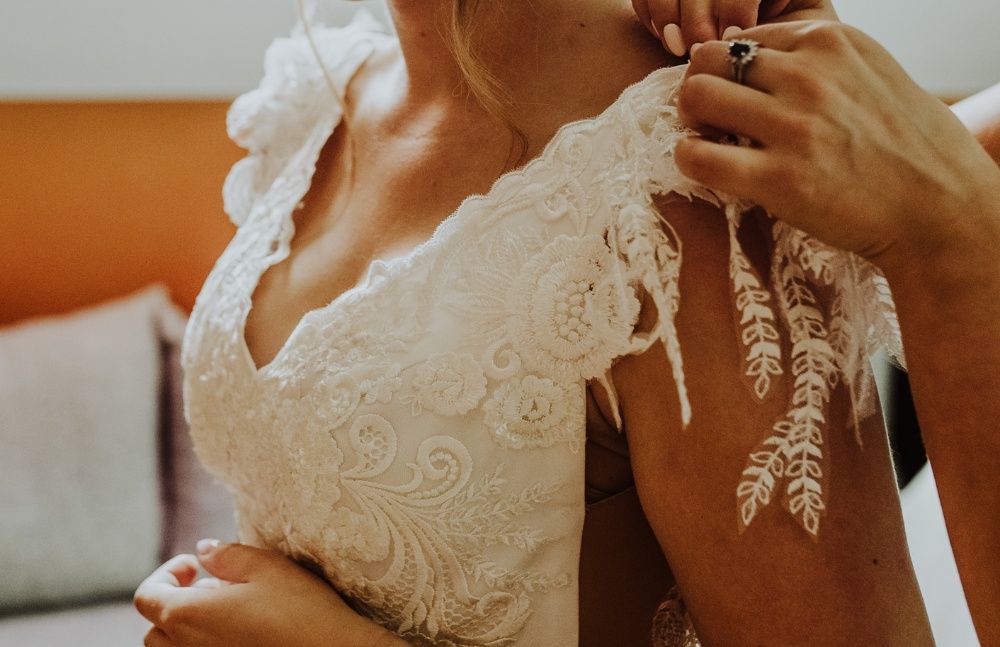 Lekka i zwiewna suknia ślubna (38/40)