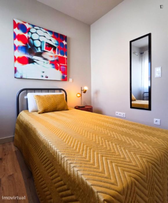 Quarto - localizado em Leça do Balio Porto