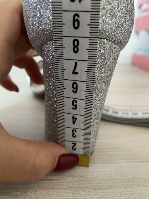 Sandałki na słupku