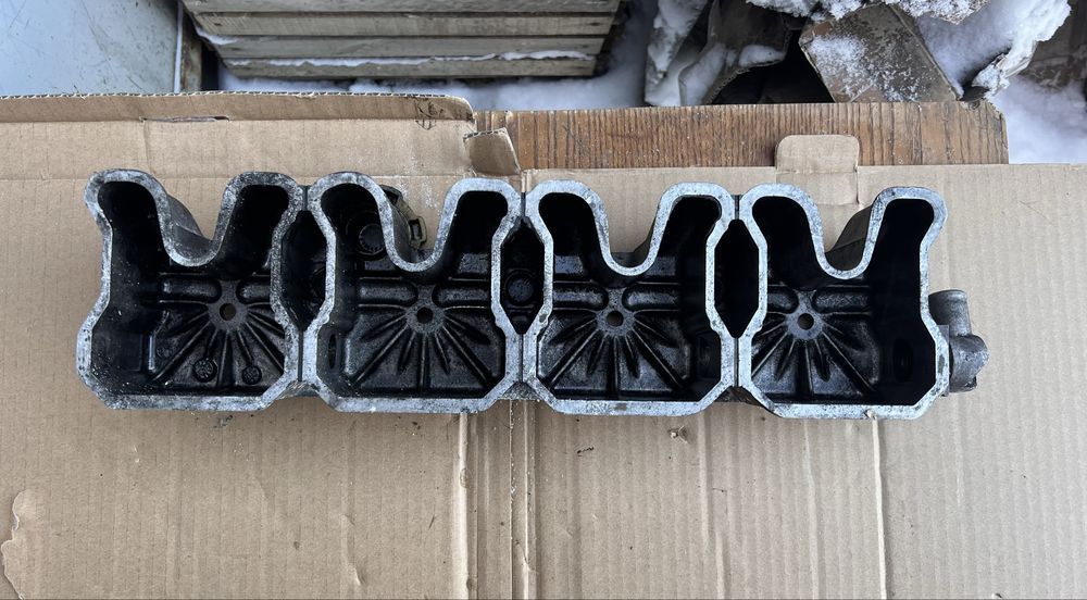 Клапанная крышка Jeep Cherokee 1984-2001 2.5 Chrysler Voyager dodje ra