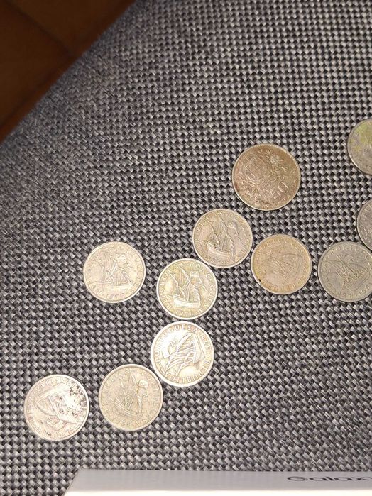 Moedas em estado mais ou menos bom