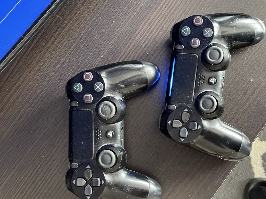 Sprzedam ps 4 slim 2 pady