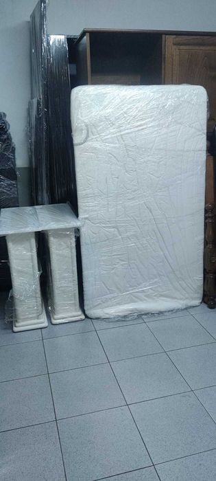 Mesa em Madeira lacada a branco