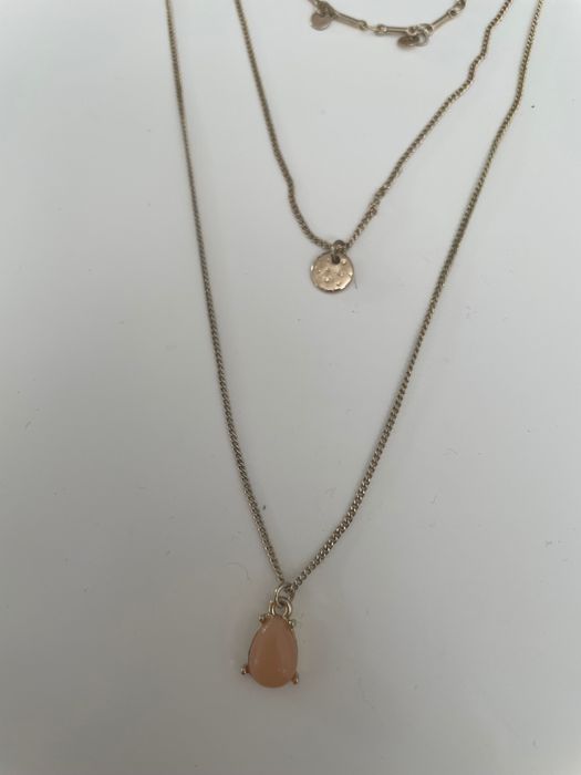 Conjunto elegante de três fios em dourado