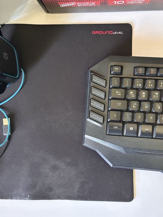Conjunto teclado Ozone + fones Logitech g430 + tapete