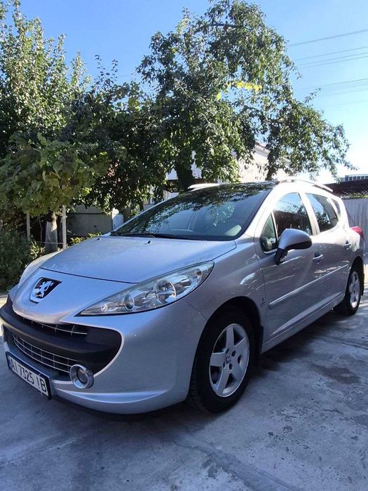 автомобіль Peugeot 207