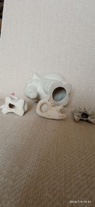 Figurki porcelanowe z PRL-lu
Stare figurki porcelanowe. Bez uszkodzeń.