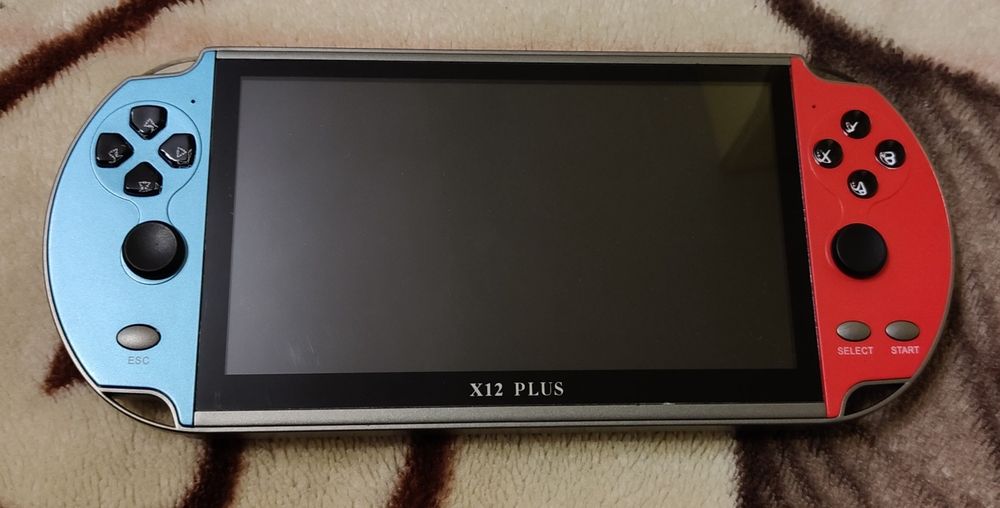 Konsola X12 Plus do gier przenośna 7" + akcesoria!
