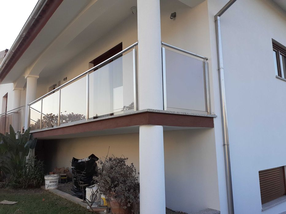 Gradeamentos, portões e estruturas metálicas