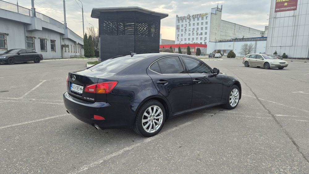 Продам Lexus is 250 AWD 2008 год