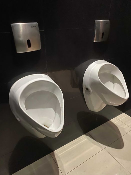 PISUAR z automatem GEBERIT