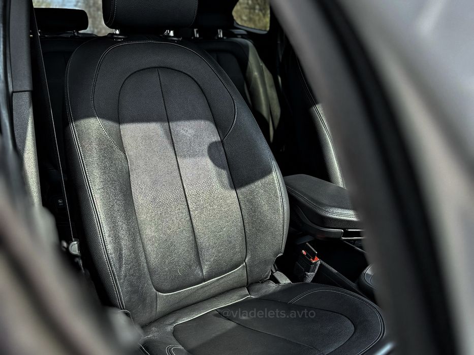BMW X1 28i • 2016 • 2.0 бензин (B46) • Панорама • Полный привод xDrive