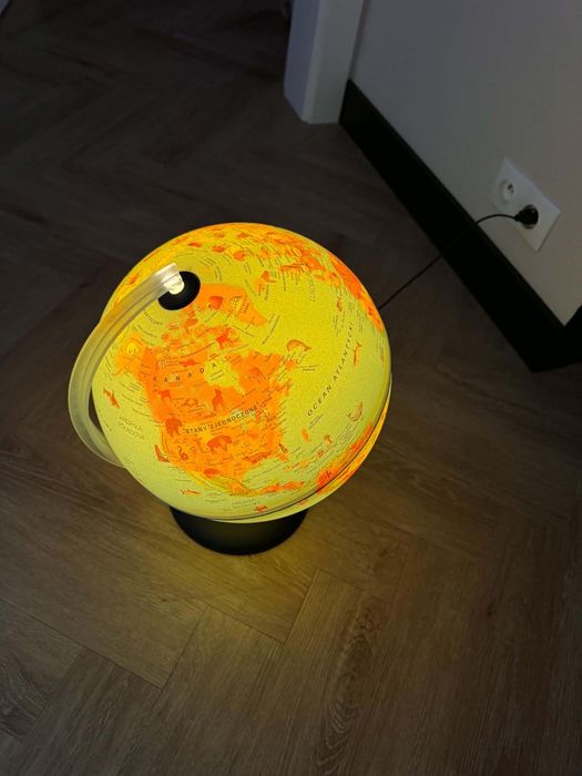 Globus podświetlany