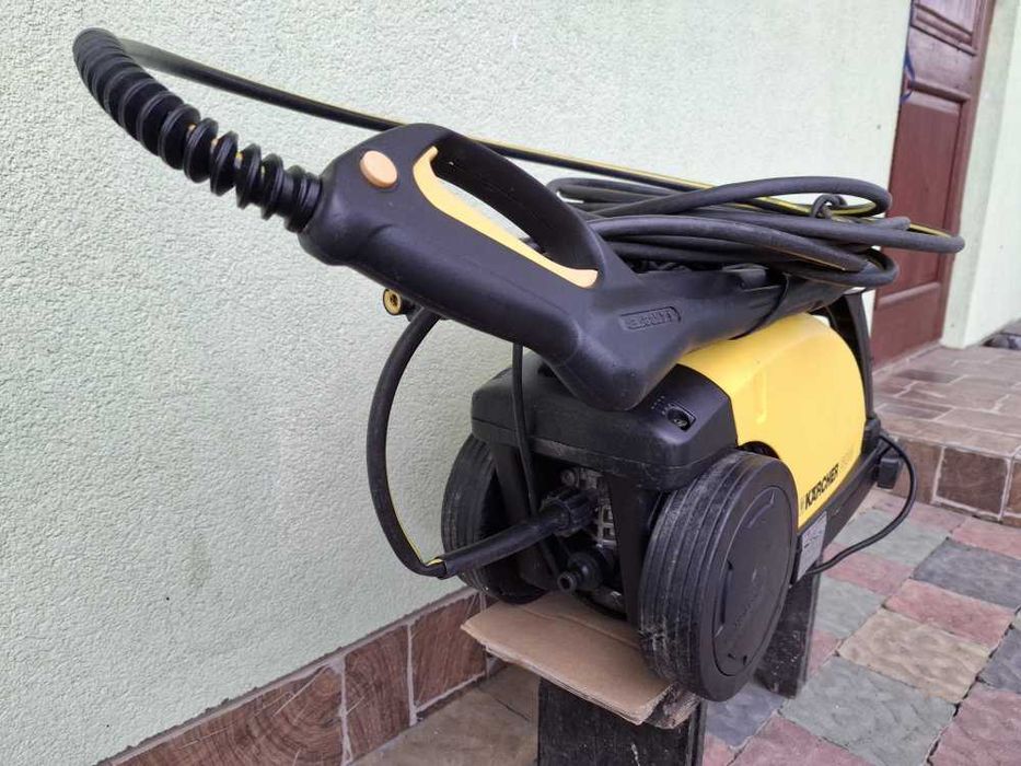 Мийка високого тиску Karcher 620М