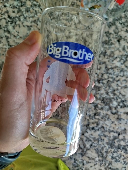Vários copos e caneca