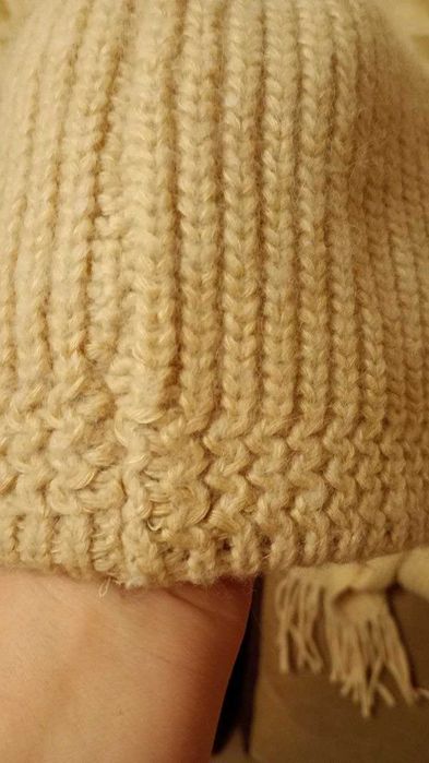 Продам зимовий в’язаний комплект: шапка та шарф.