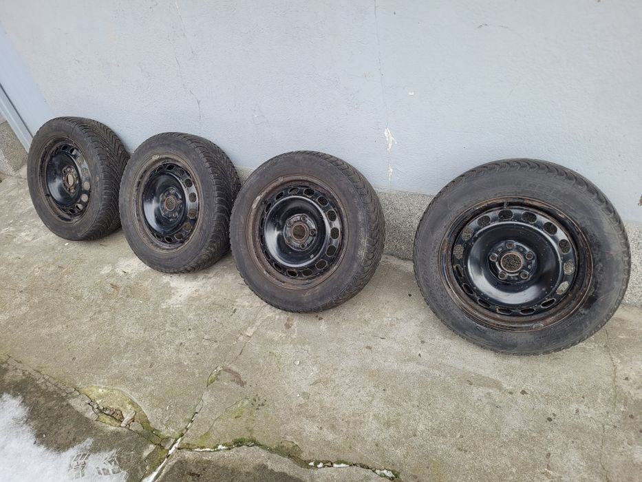 Opony zimowe Pirelli 205/55R16 na feldze stalowej