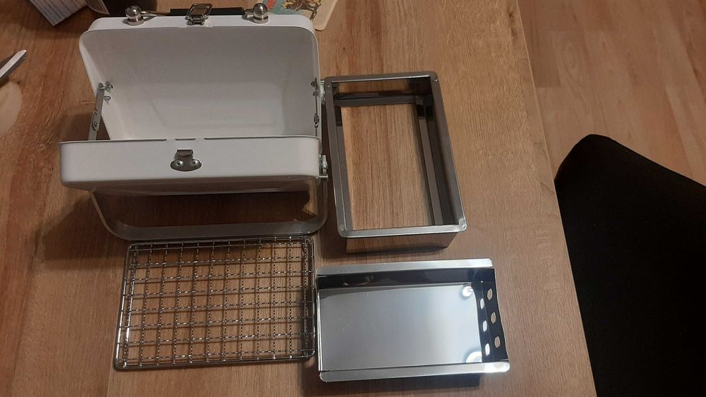 Mini grill przenośny