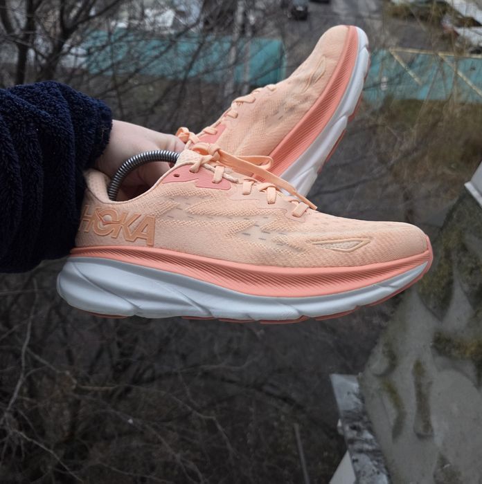 40.5р Hoka Clifton 9 жіночі кросівки