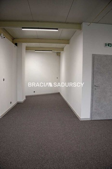 Nowy obiekt handlowy-usługowy-biurowy / Liszki