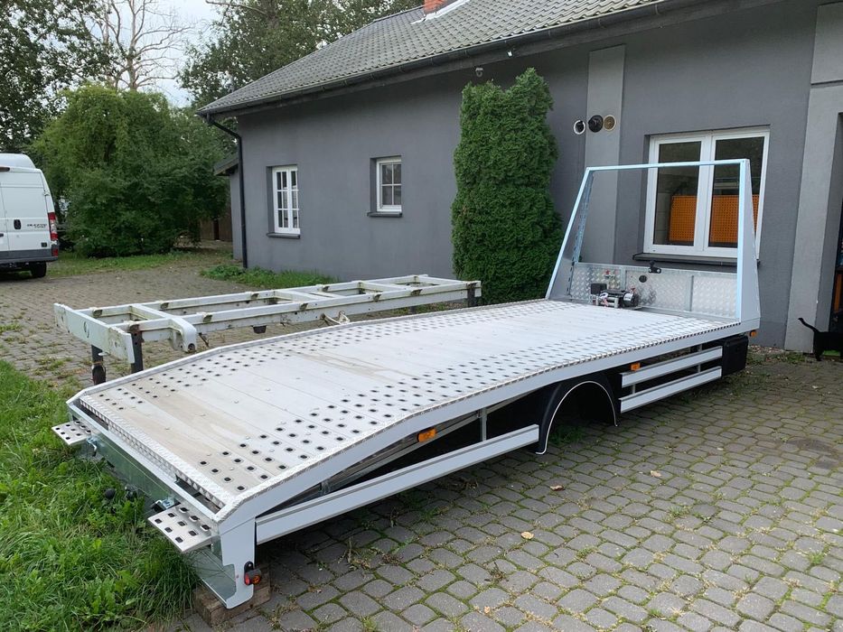 Auto laweta zabudowa najazd Renault Mercedes Iveco Fiat