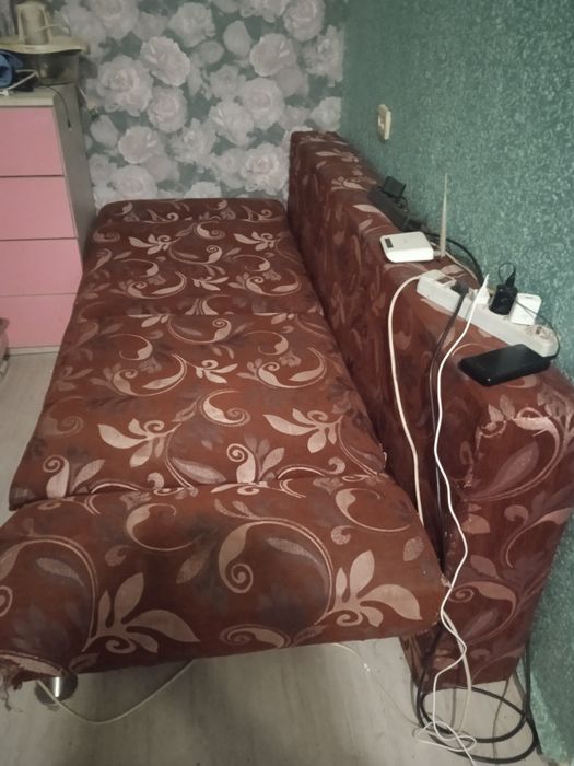 Продам диван б/у, розкладається.