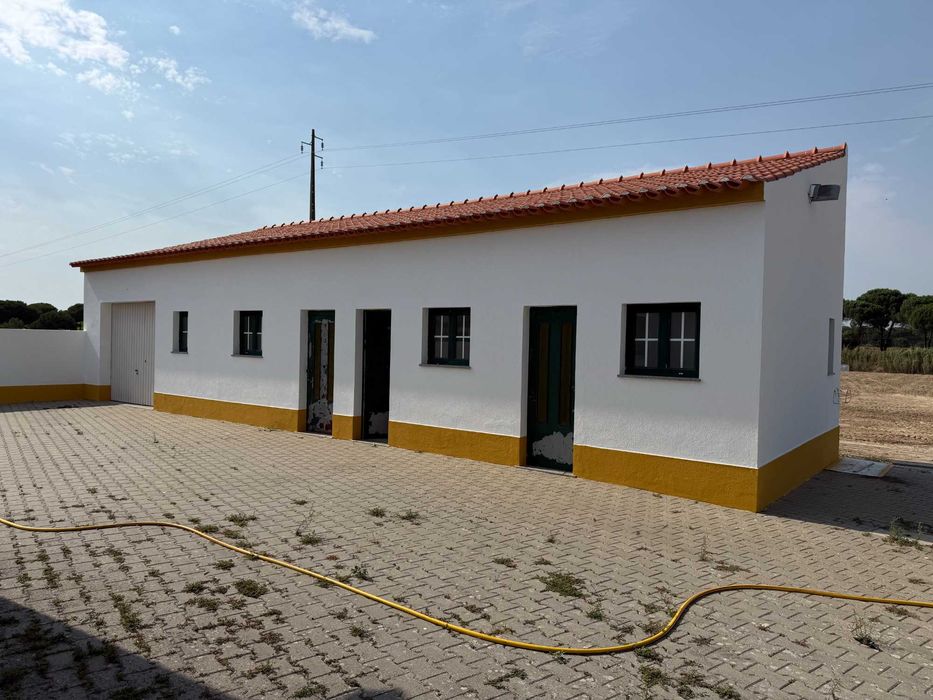 Espaço comercial e habitação com terreno