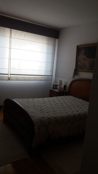 Mobília de quarto antiga em bom estado